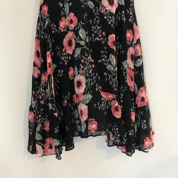 Black Swan Dress with Roses XS - Picture 7 of 10